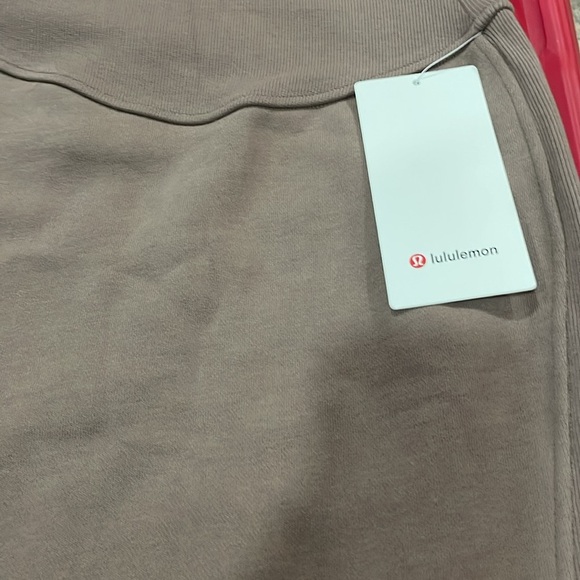 Lululemon Scuba HR Mini Skirt, tannish brown .lululemon so cute NEW HAS TAG - Picture 5 of 7